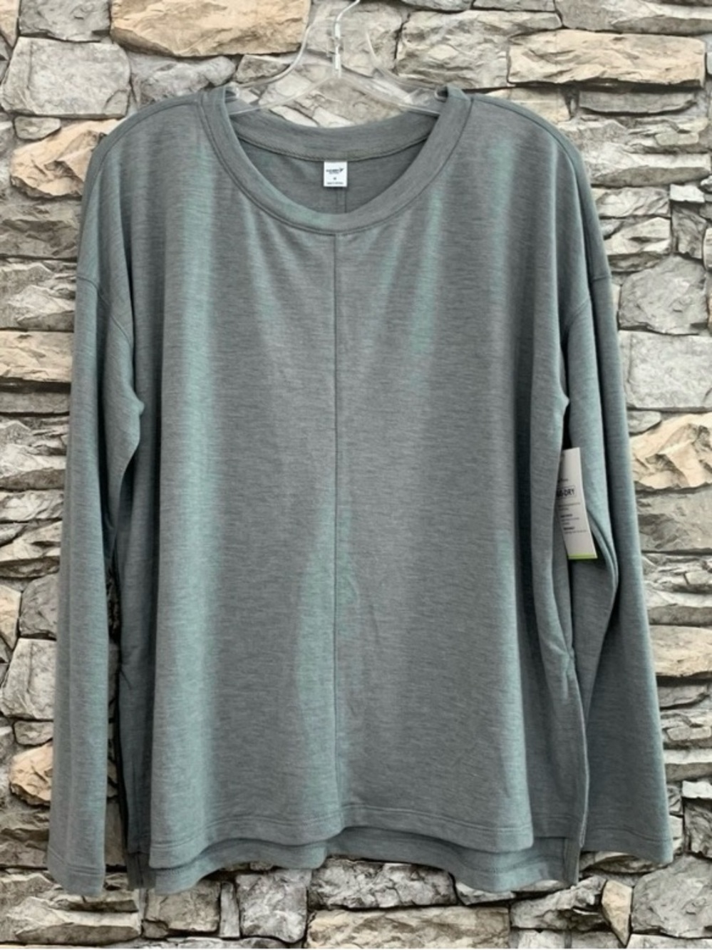 #18 NWT Old Navy Active Go Dry Long Sleeve Gray Shirt Top Women’s Size Medium